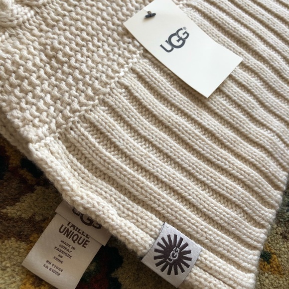 UGG Australia scarf - Picture 2 of 2